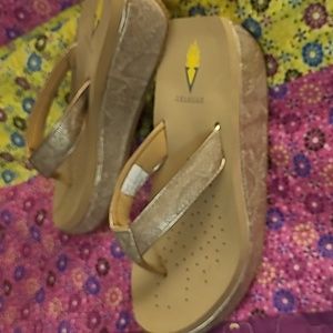 Volatile sandals Nwot Never Worn